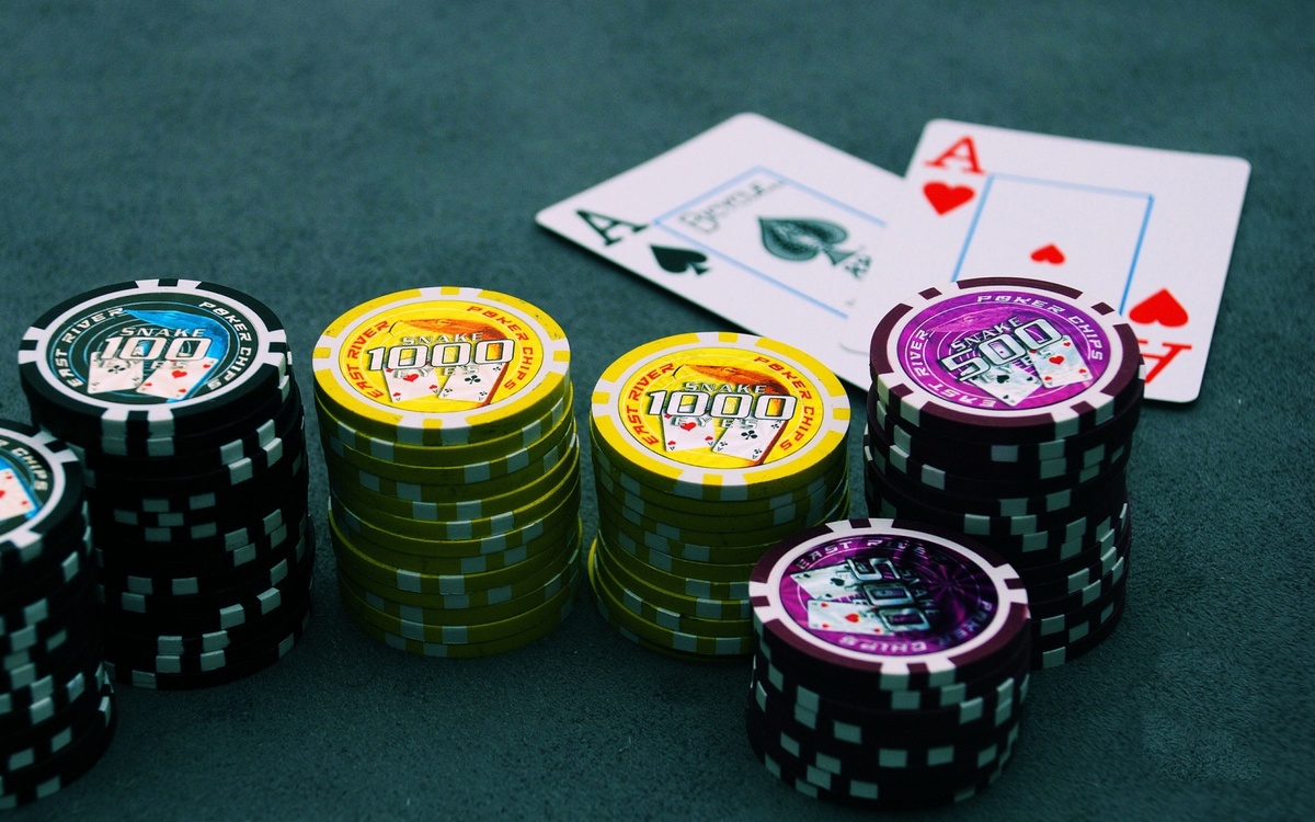 4 Bears Casino کھلاڑیوں کے لیے لائیو کیسینو سیکشن